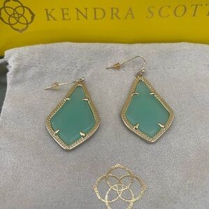 Kendra Scott Alexandra Chalcedony Earrings
Gold tone. Great condition!
